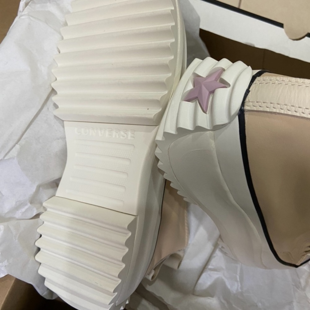 Hi tops gift 🎁 someone.  leather sneakers.  Genuine Converse. Unisex - Picture 8 of 10